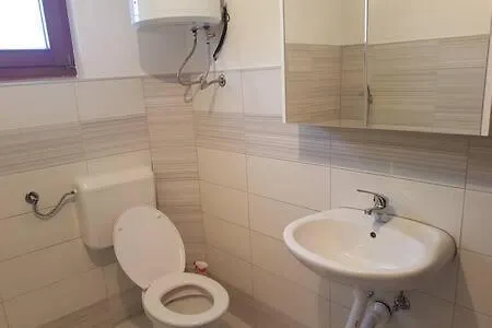 Mini Farm Adi Séjour chez l'habitant *